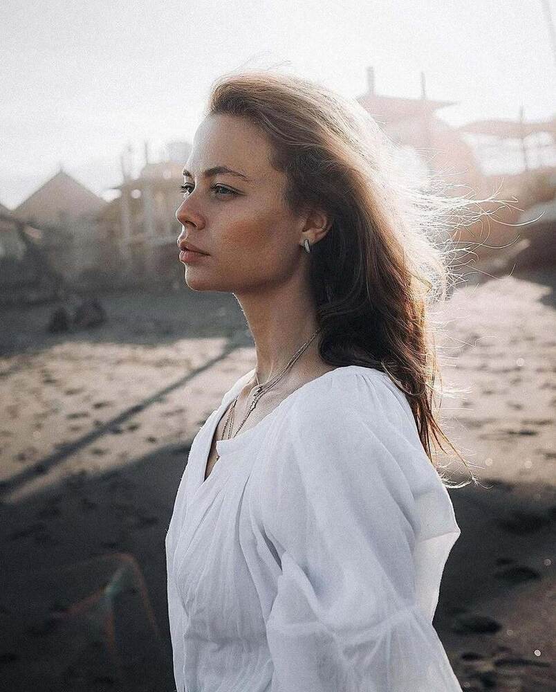 Портрет девушки на закате